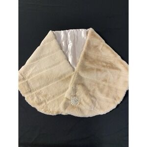 Creamy Ivory Soft Faux Fur Shawl/Wrap with Silky Lining Pearl Broach Closure